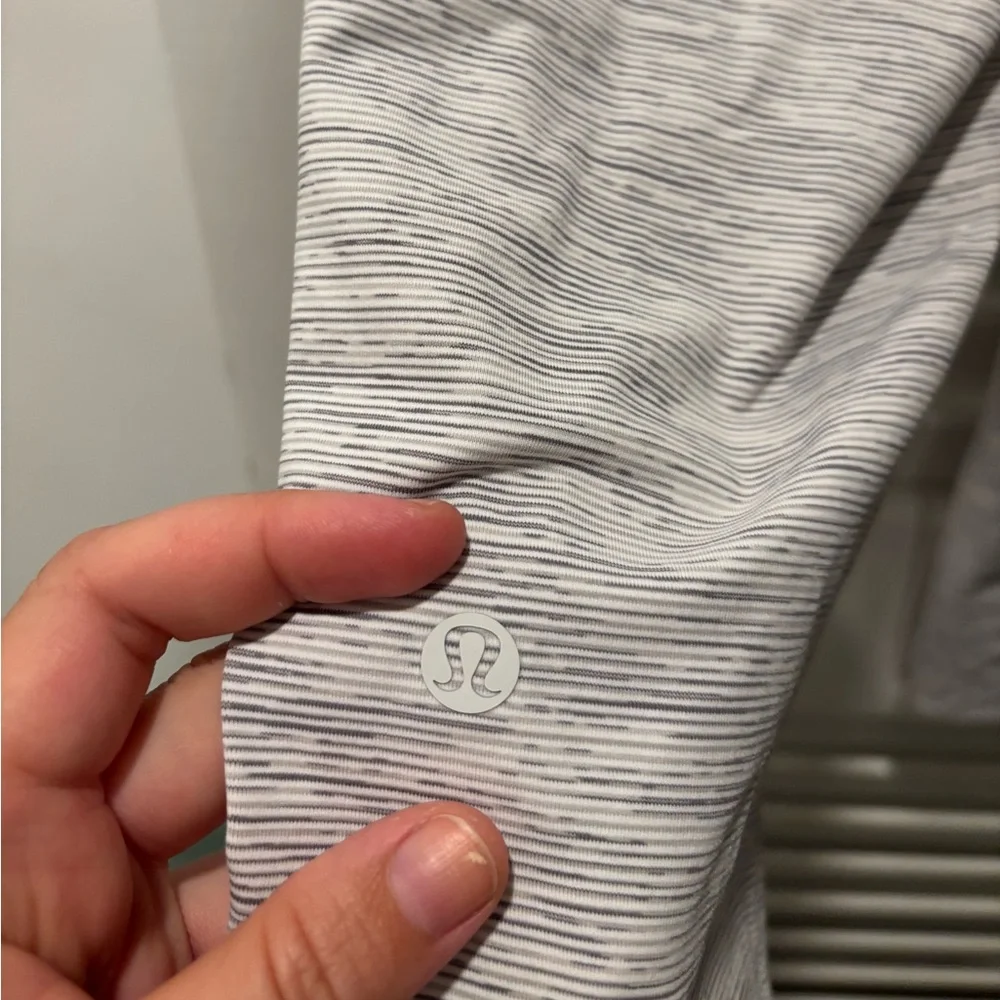 LULULEMON On The Fly Crop 23” Light Gray Joggers Travel Athletic Sweatpants 0